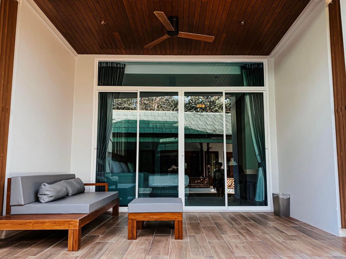 Resor Sairee Hut